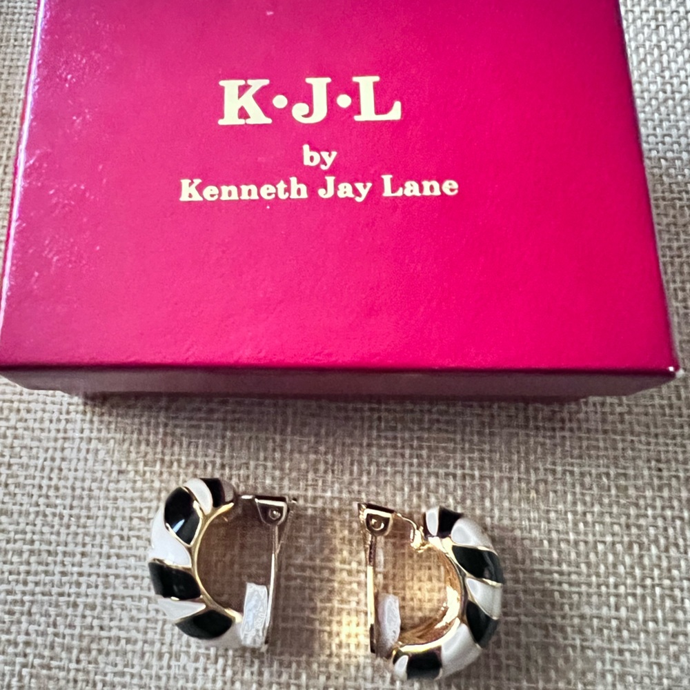 KJL Kenneth Jay Lane Clip On Zebra enamel Earrings Gold Tone 1” Original Box